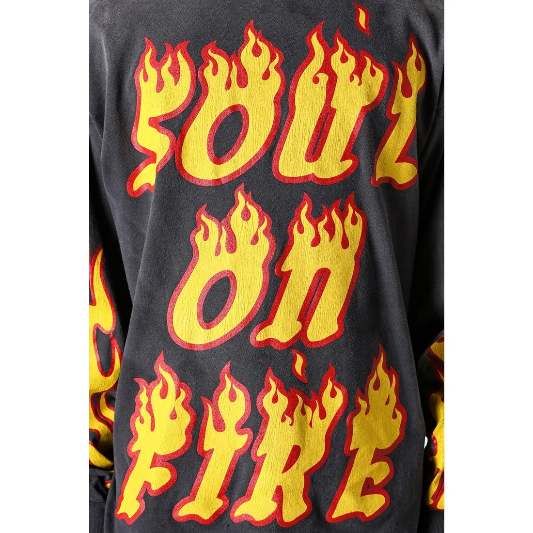 SAINT Mxxxxxx LS TEE/SOUL ON FIRE/BLK Soul flame/flame long sleeves, washed black S-XL, look for cylindrical fabrics with no side seams, don’t buy open ones anymore, boring Assute ready-made garments dyed, sprayed the whole thing with horse-hair spray, and then sprayed again to fade the color, the collar and cuffs are frayed, many places are torn, super large printing position, very difficult to print, complete accessories, with little angel anti-counterfeiting label